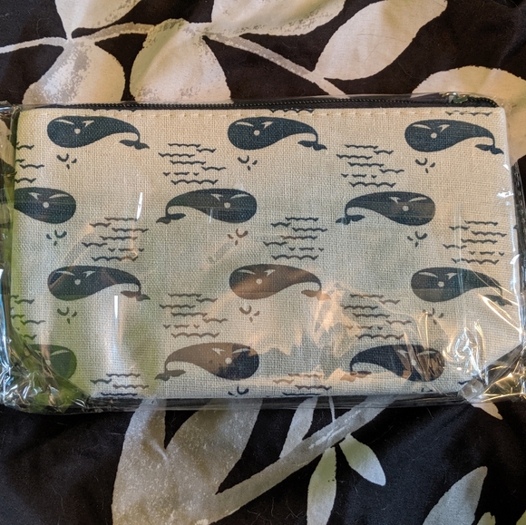 Whale print cosmetic bag - Picture 3 of 3